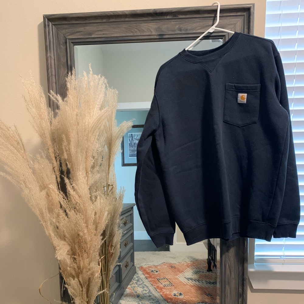 Navy carhartt crew sweatshirt. Never worn. In great condition!